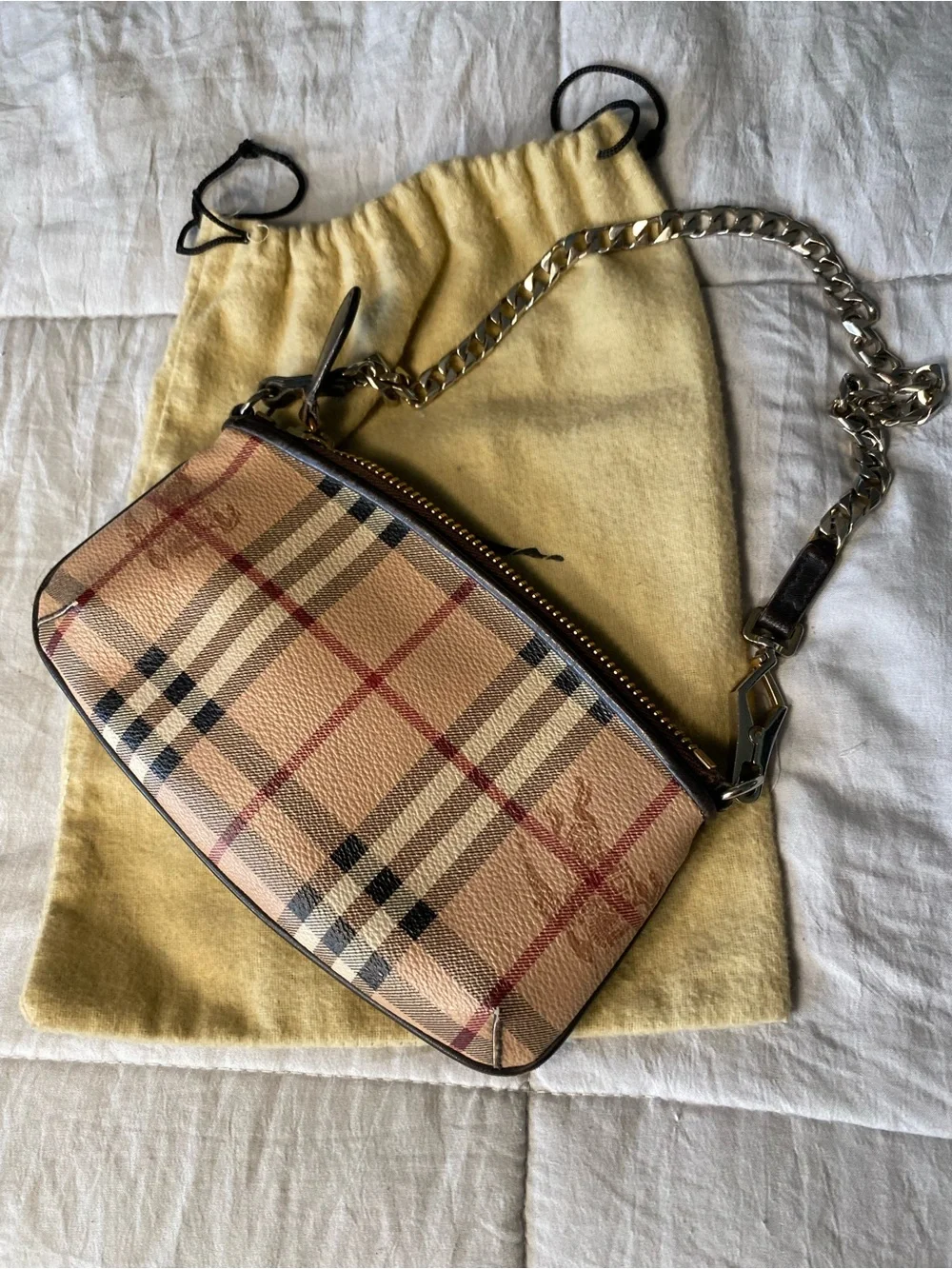 Burberry Beige Nova Check Chain Shoulder Bag with Gold-Tone Hardware - Picture 12 of 15